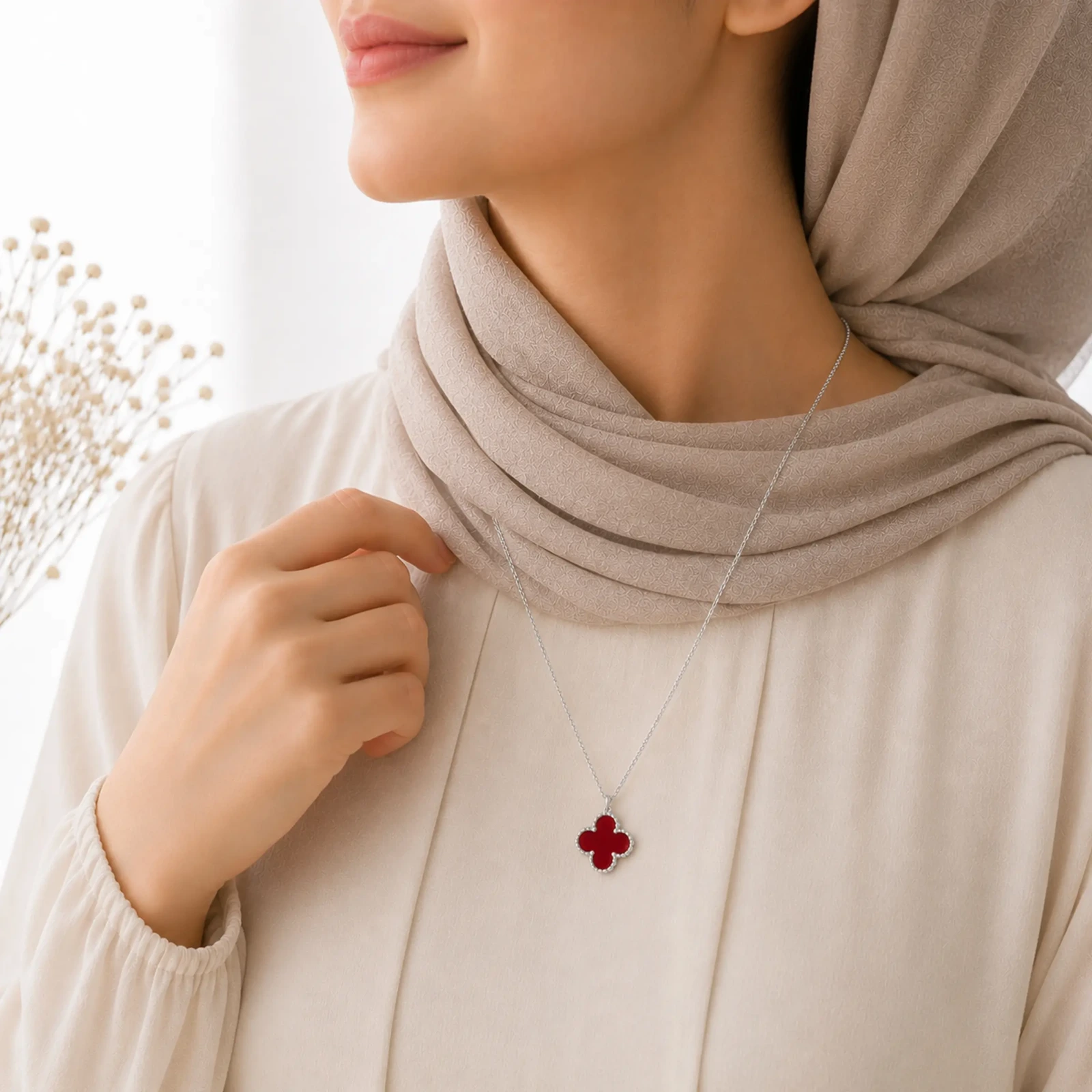 گردنبند زنانه طرح ونکلیف کد TR9991